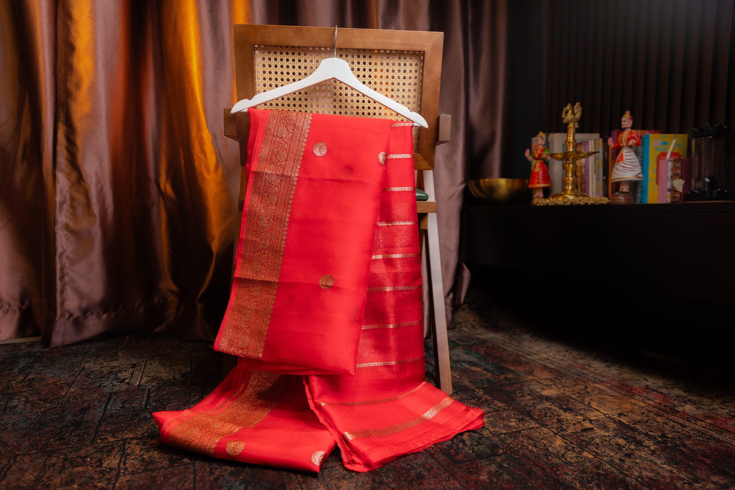 Red Diwan - Image 2