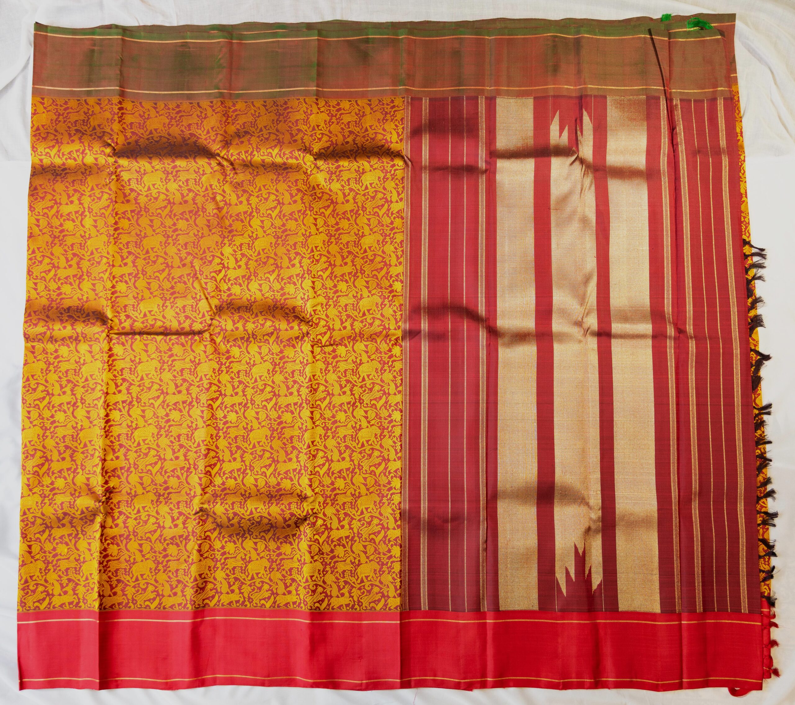 Araku Rani In Gold Forest